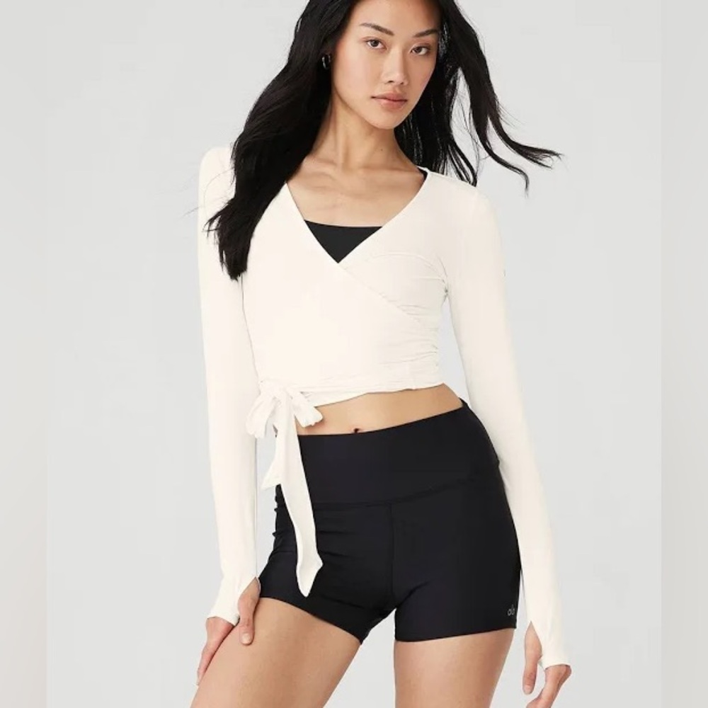 Alo escalate wrap top